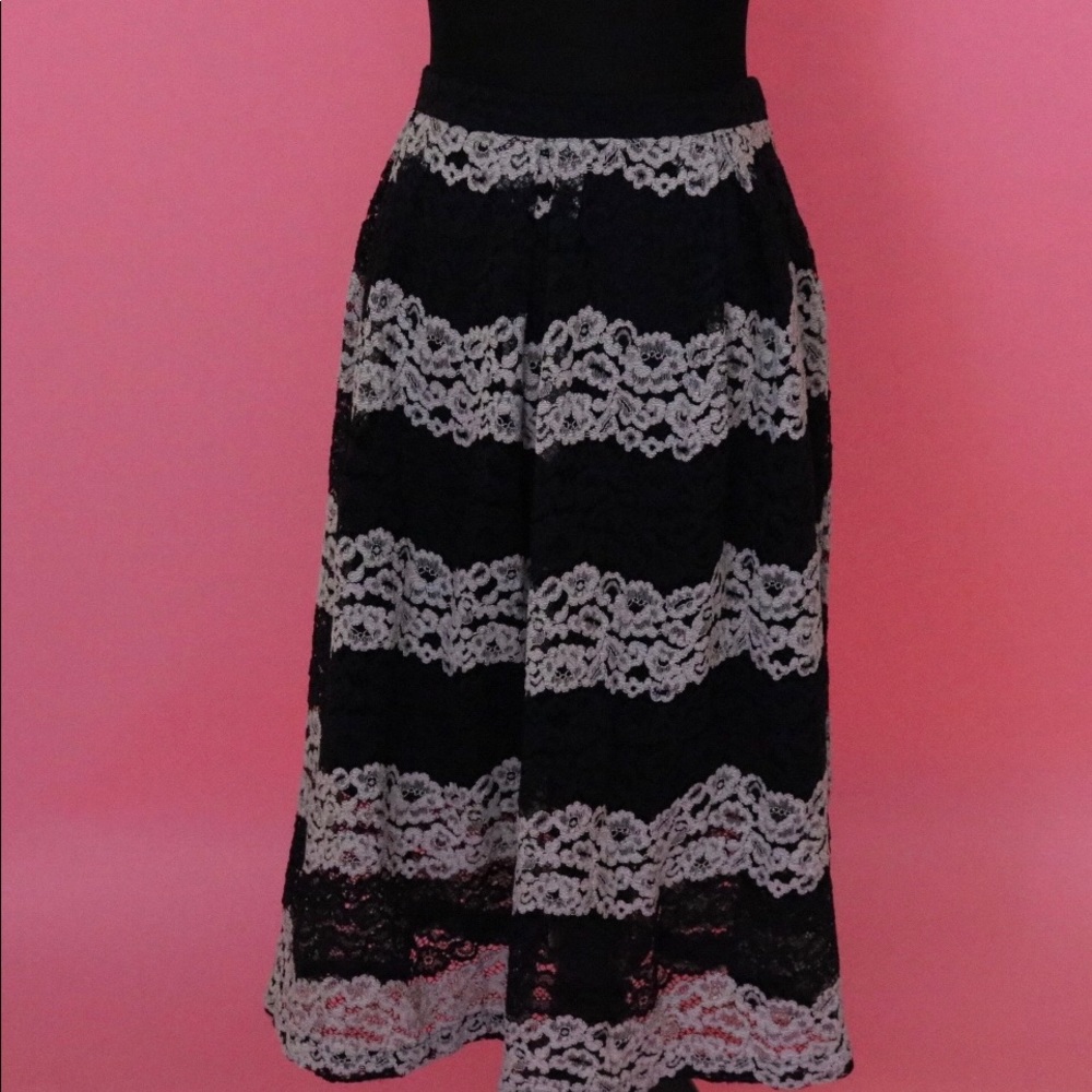 Lace skirt